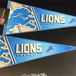 2 NFL Lions Football Blue Pennants